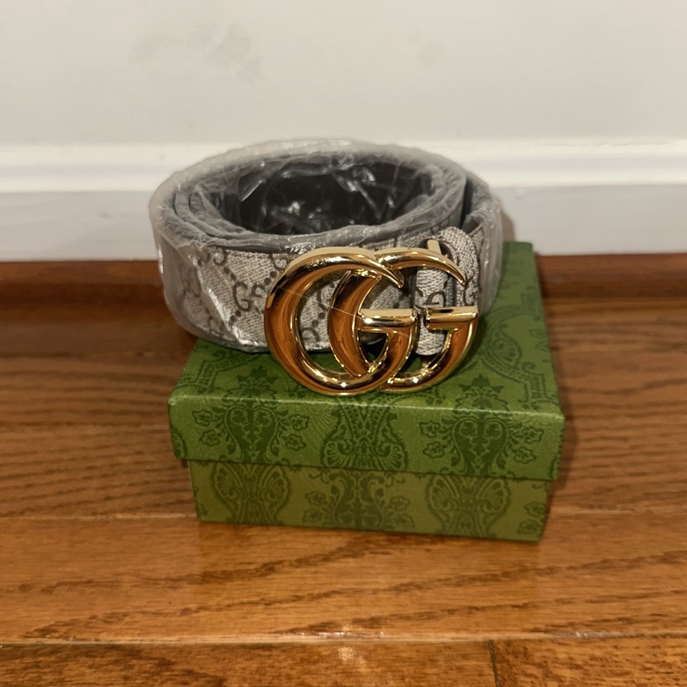 Gucci Gray Leather Belt